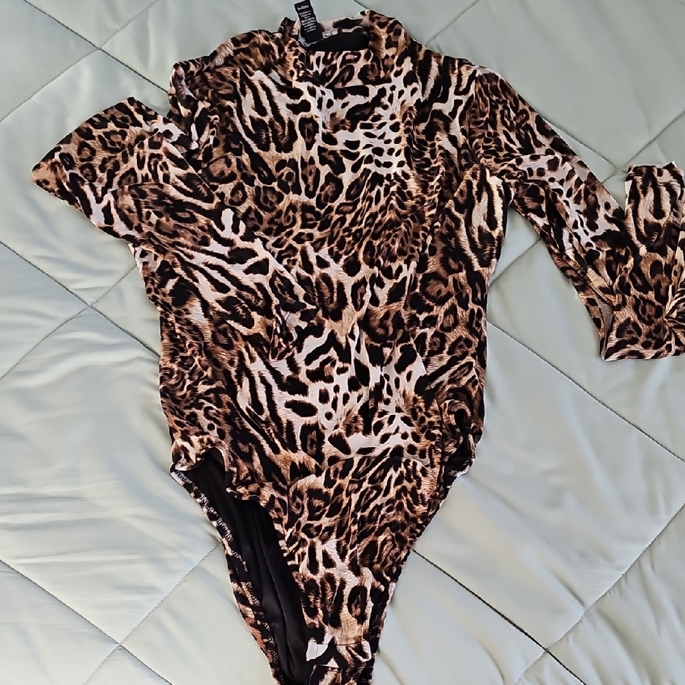 Leopard Print Long Sleeve Bodysuit